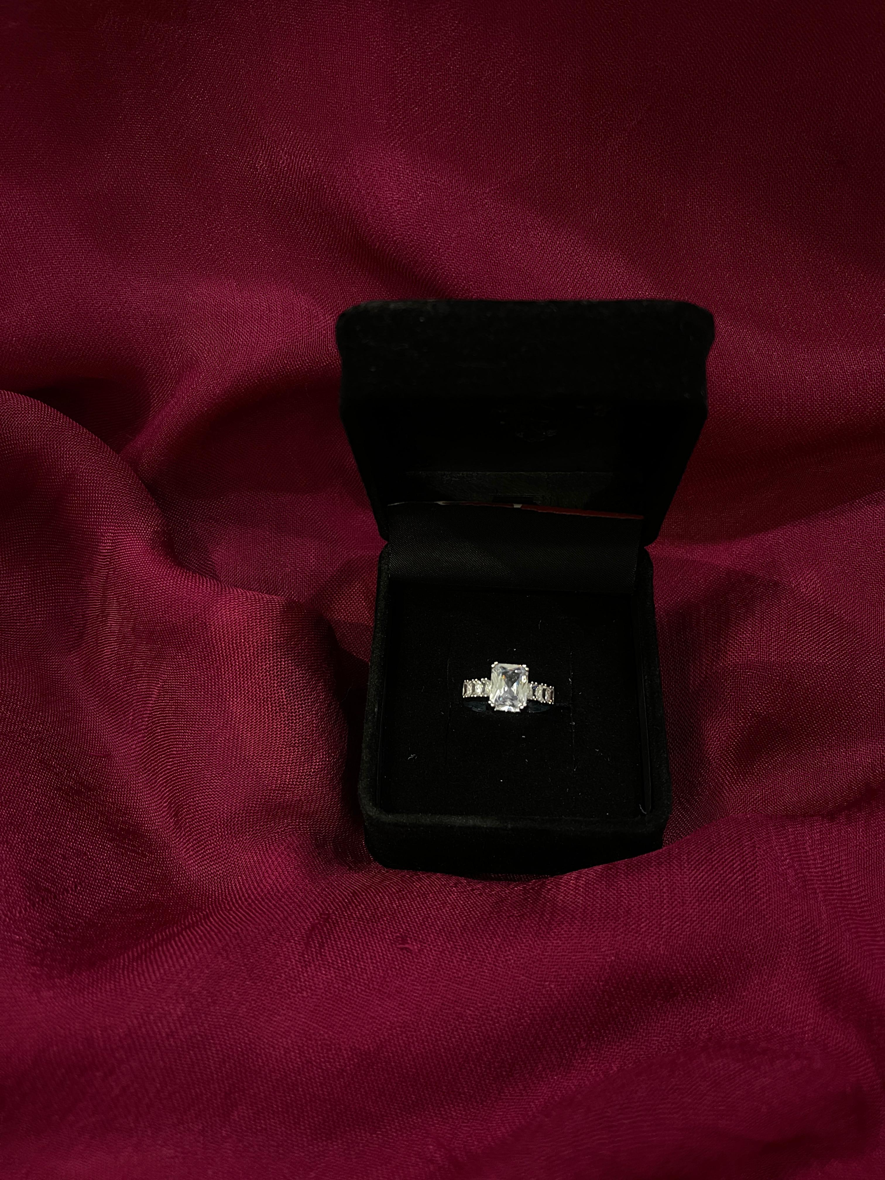 Regal Emerald Elegance Ring