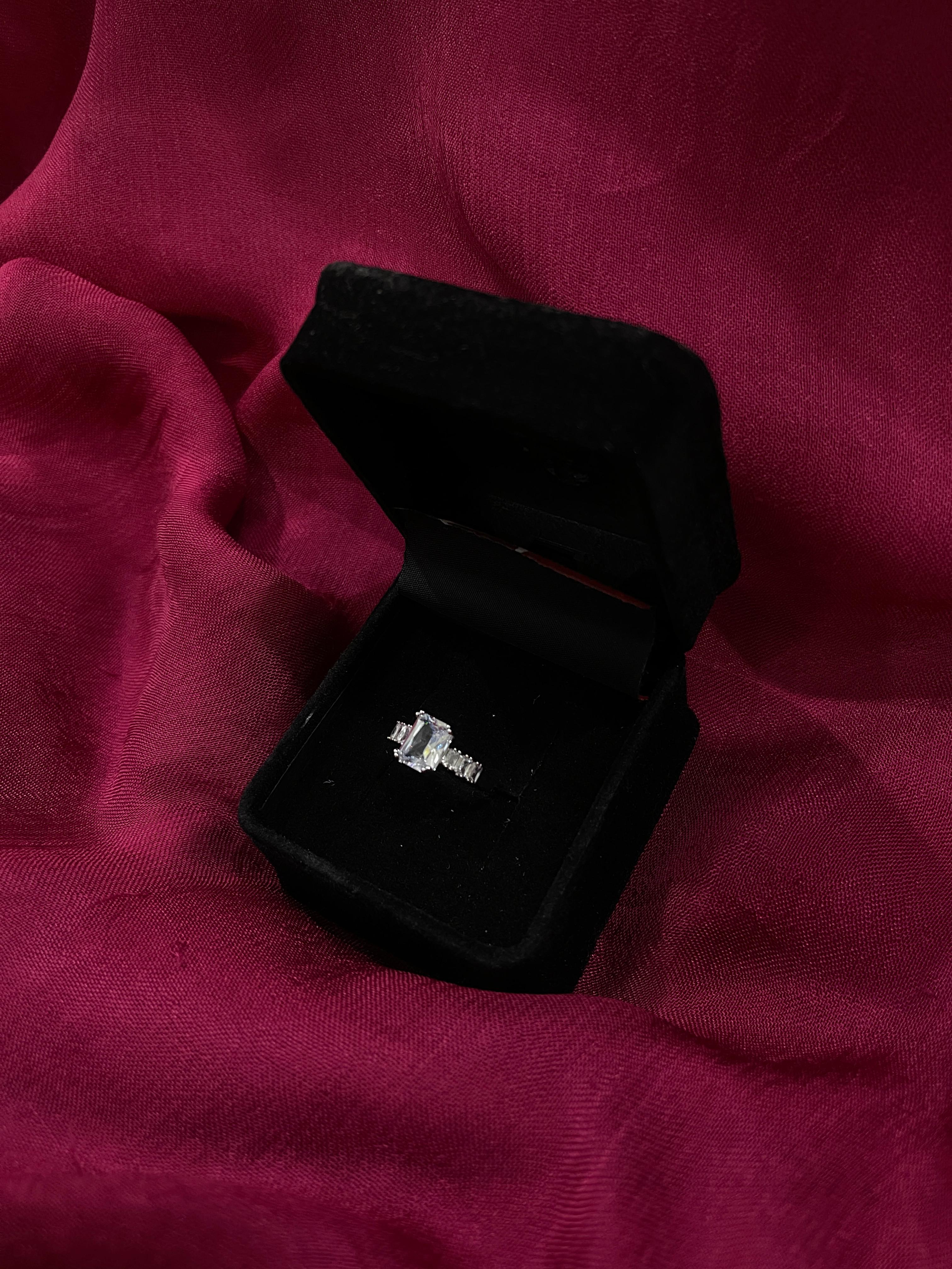 Regal Emerald Elegance Ring