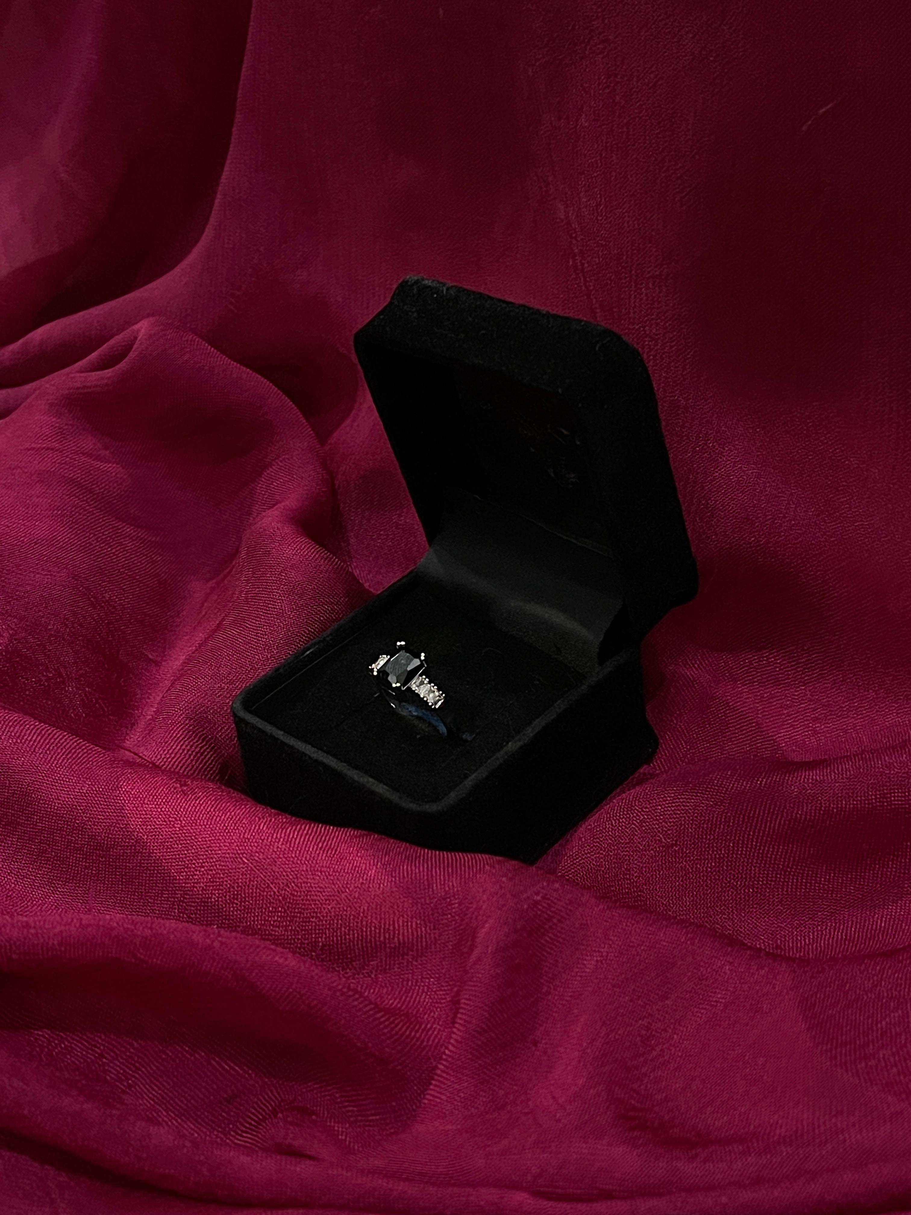 Regal Emerald Elegance Ring