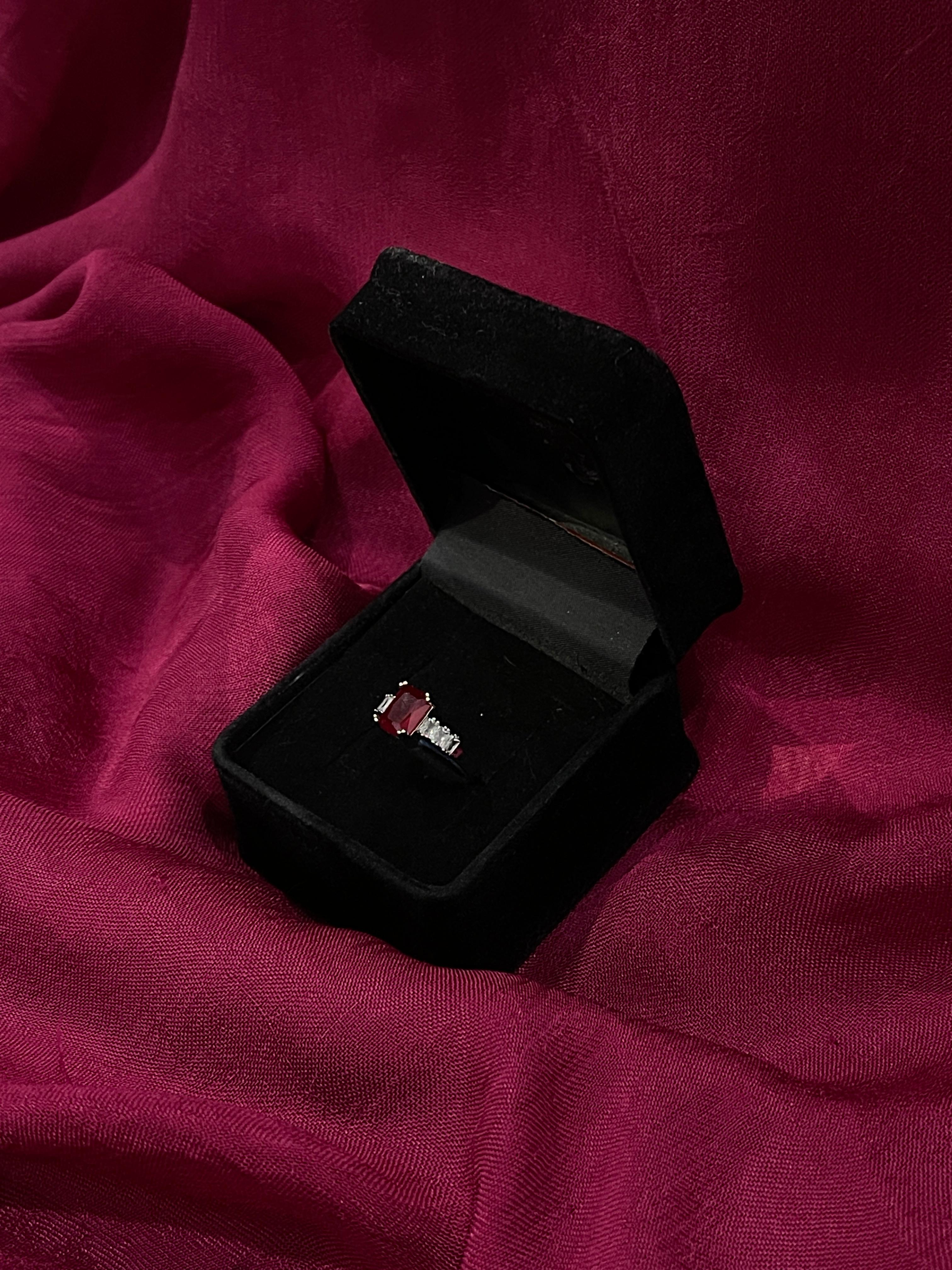 Regal Emerald Elegance Ring